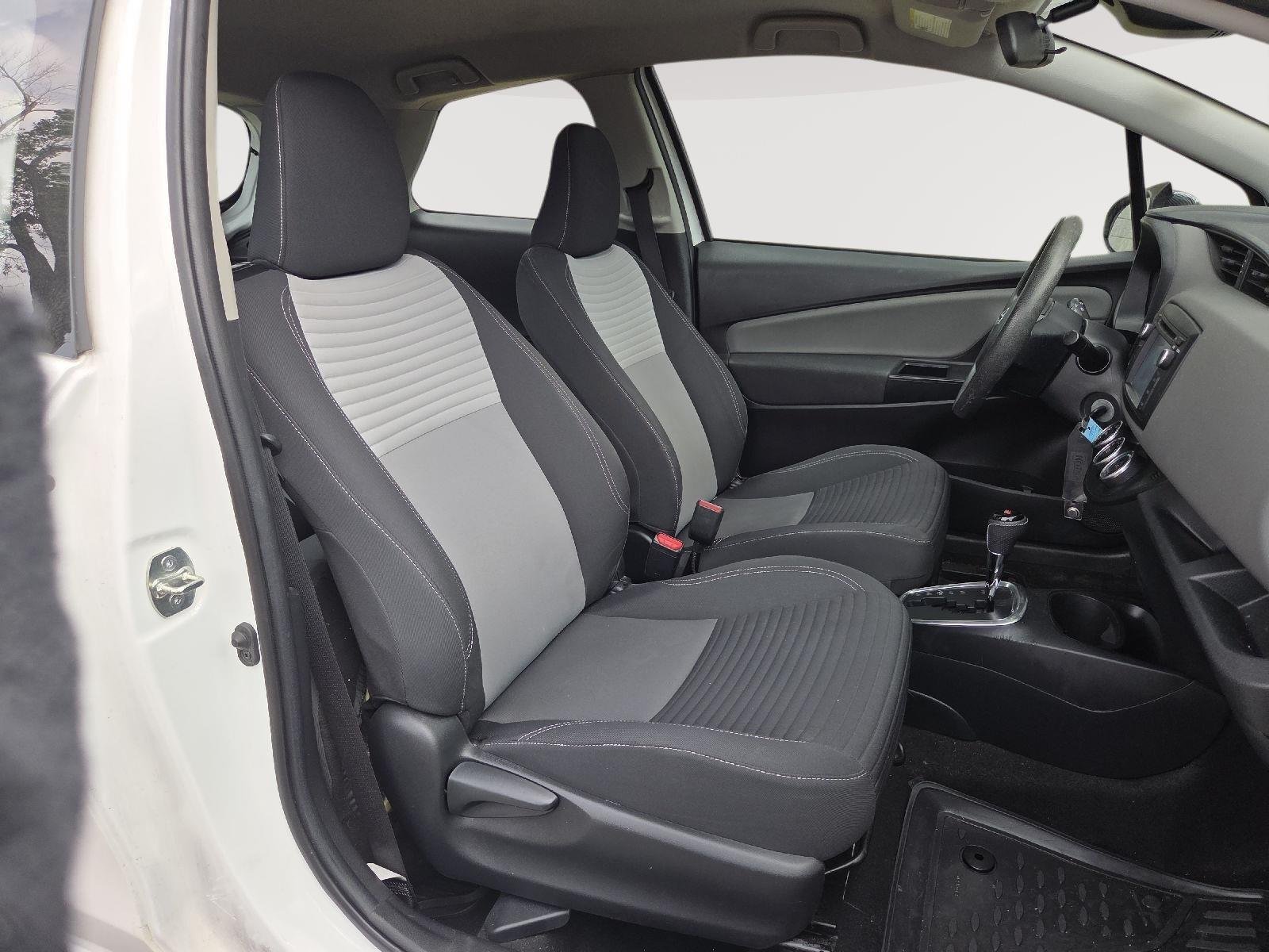 Used 2018 Ice Cap Toyota L image 17