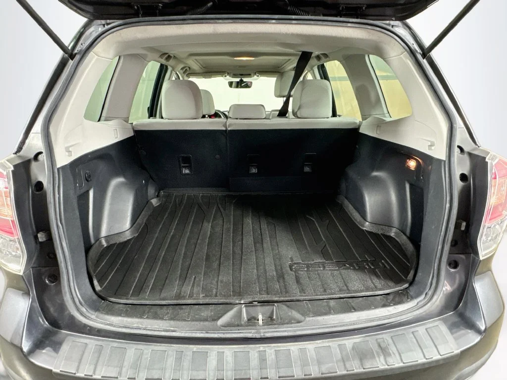Used 2018 Gray Subaru 2.5i Premium image 31