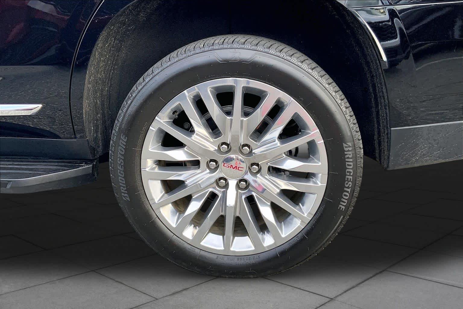 Used 2025 Onyx Black GMC Elevation image 10