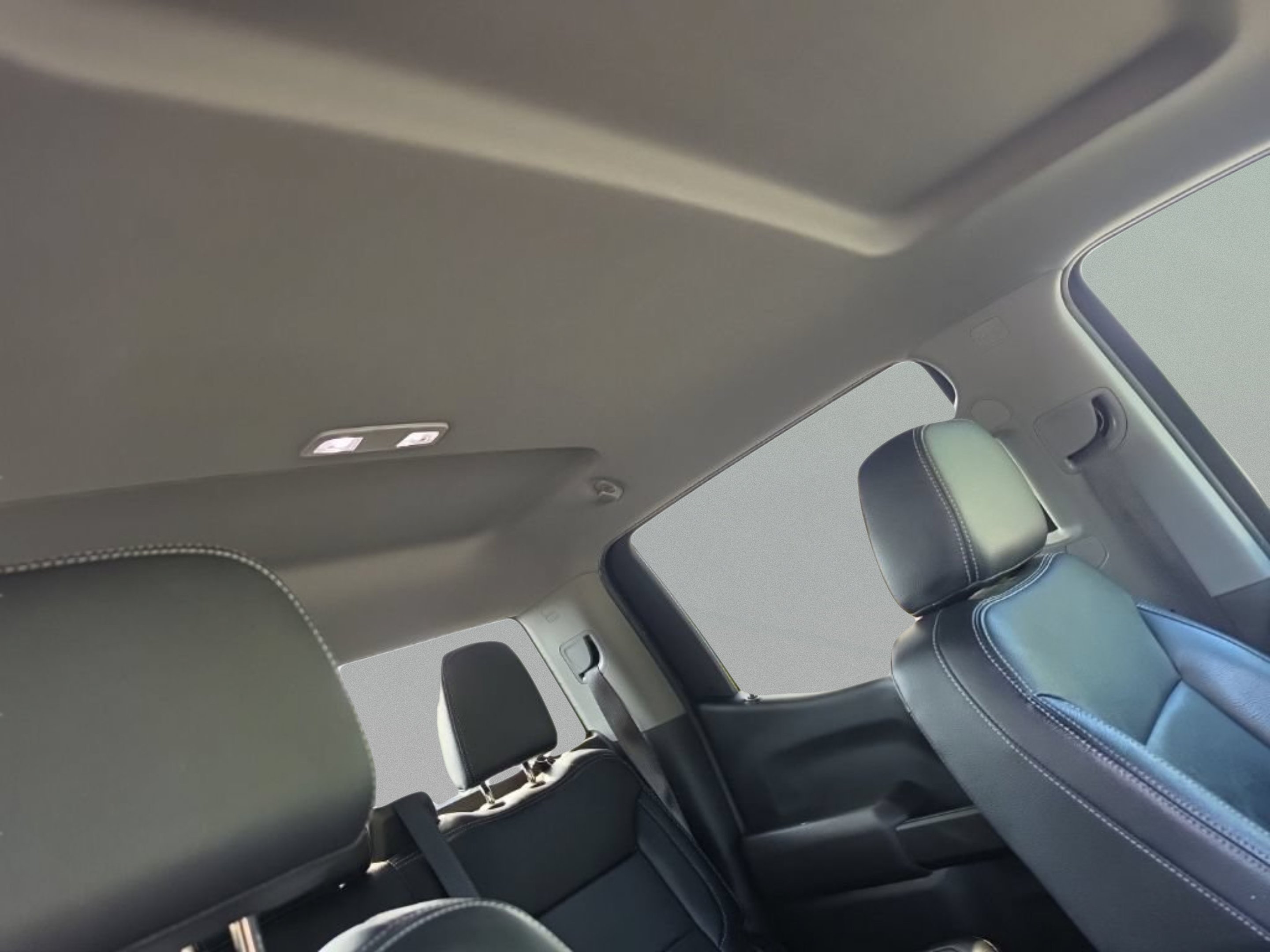 Used 2021 SUMMIT WHITE Chevrolet Custom image 28