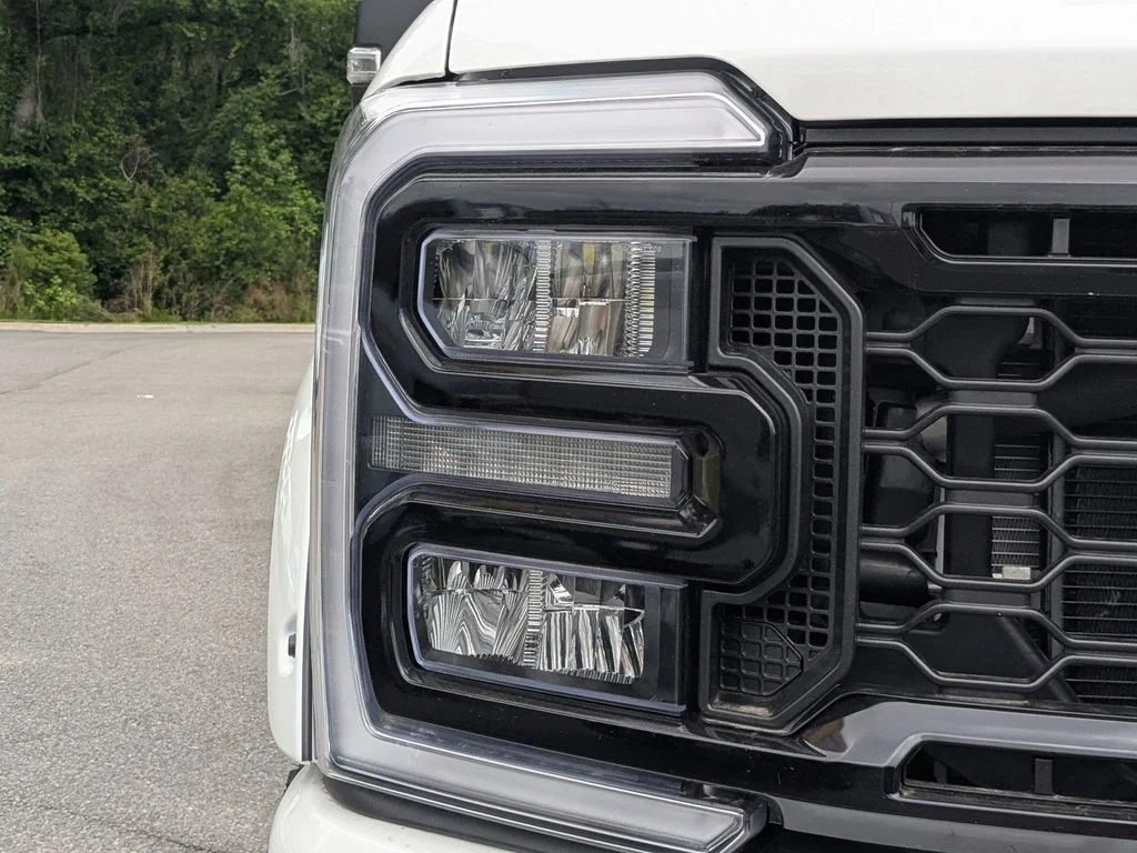 New 2026 Star White Metallic Tri-Coat Ford Lariat image 10