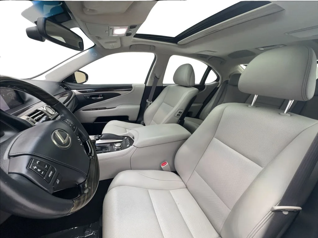 Used 2015 Black Lexus 460 image 20
