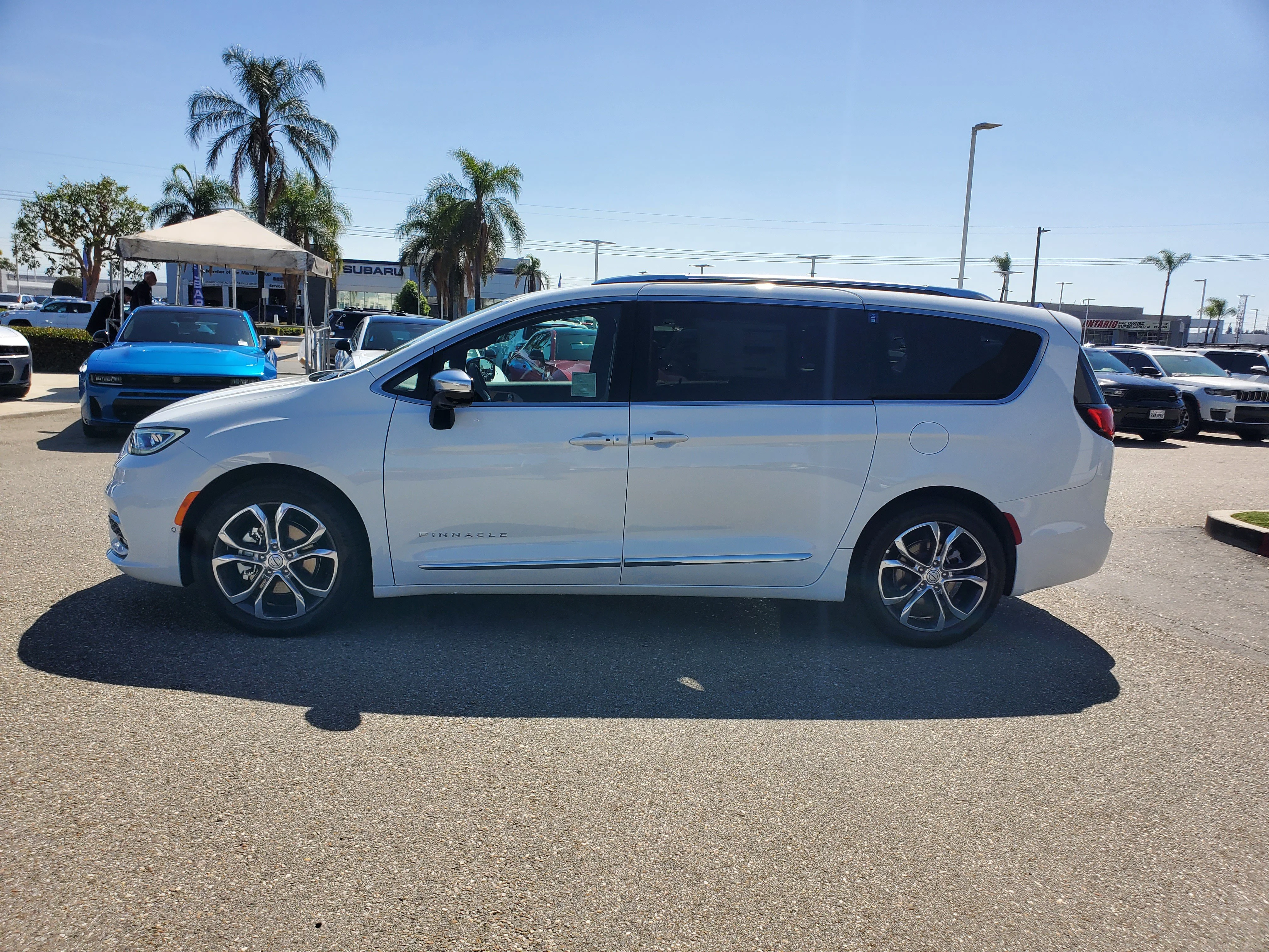 New 2026 Bright White Clear-Coat Exterior Paint Chrysler Pinnacle image 7