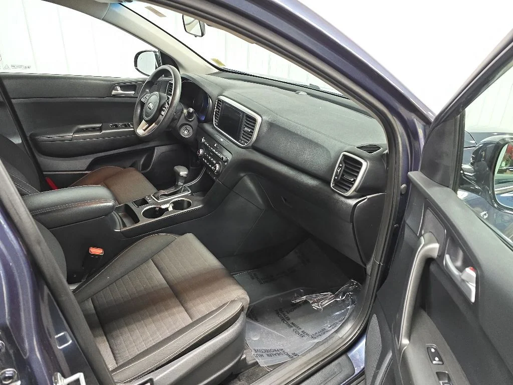Used 2020 Pacific Blue Kia LX image 16