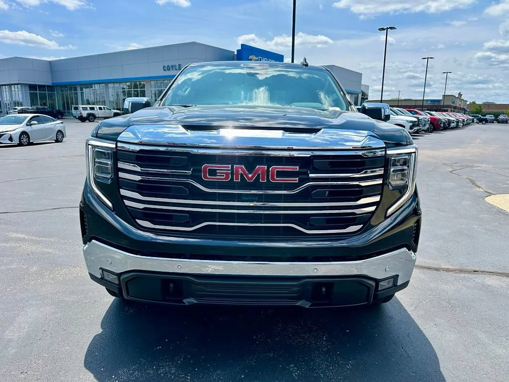 2026 GMC Sierra 1500 SLT - Photo 10
