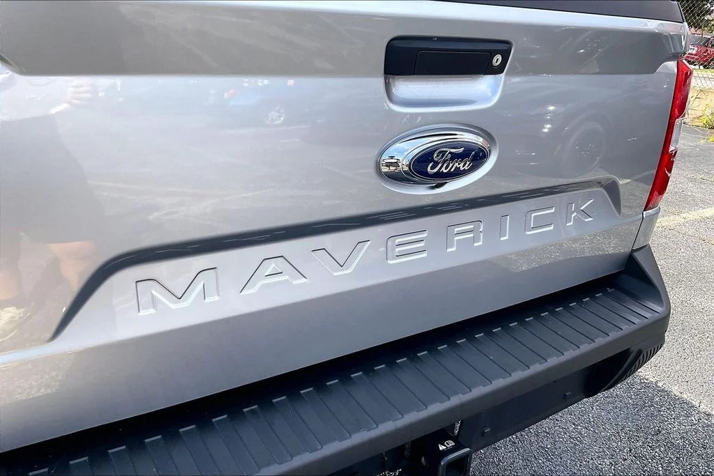 Used 2024 Silver Ford XLT image 7