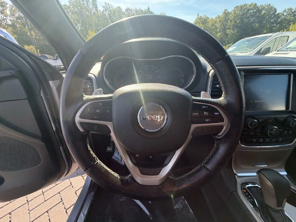 Used 2016 Silver Jeep Limited image 16