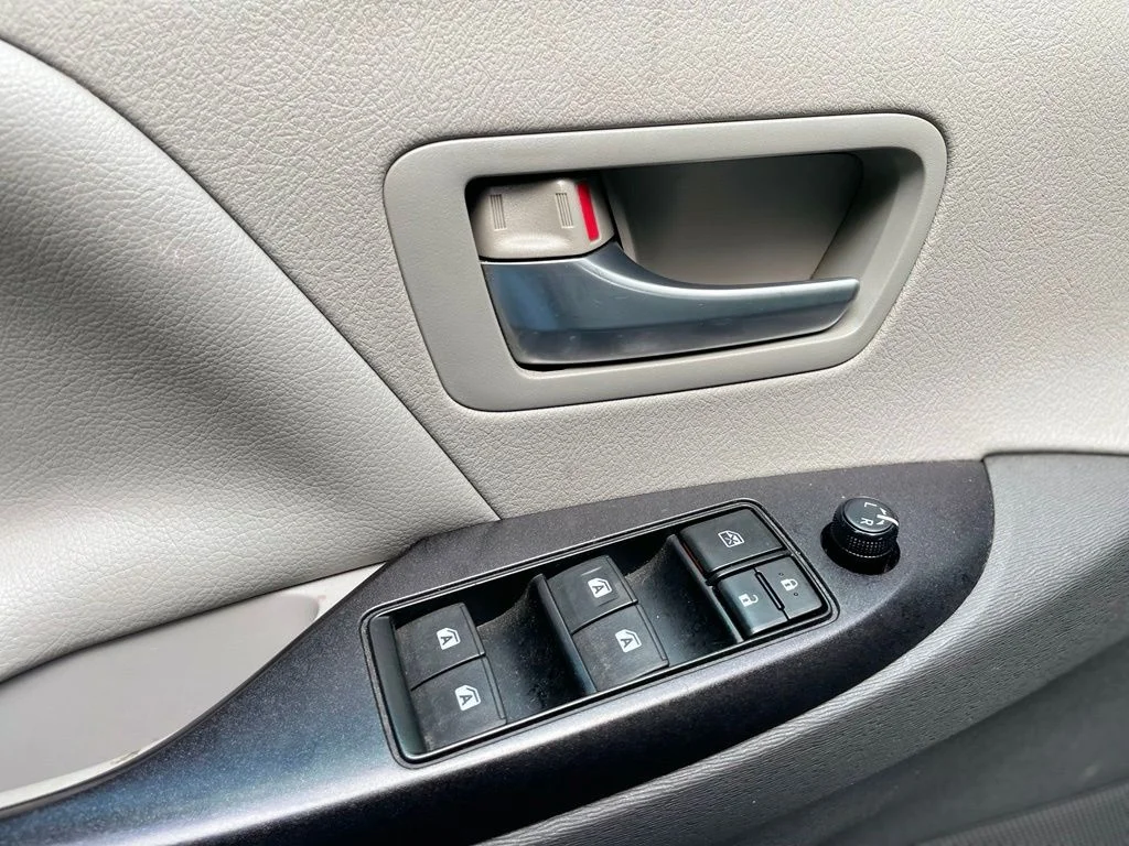 Used 2015 Shoreline Mist Toyota LE image 9