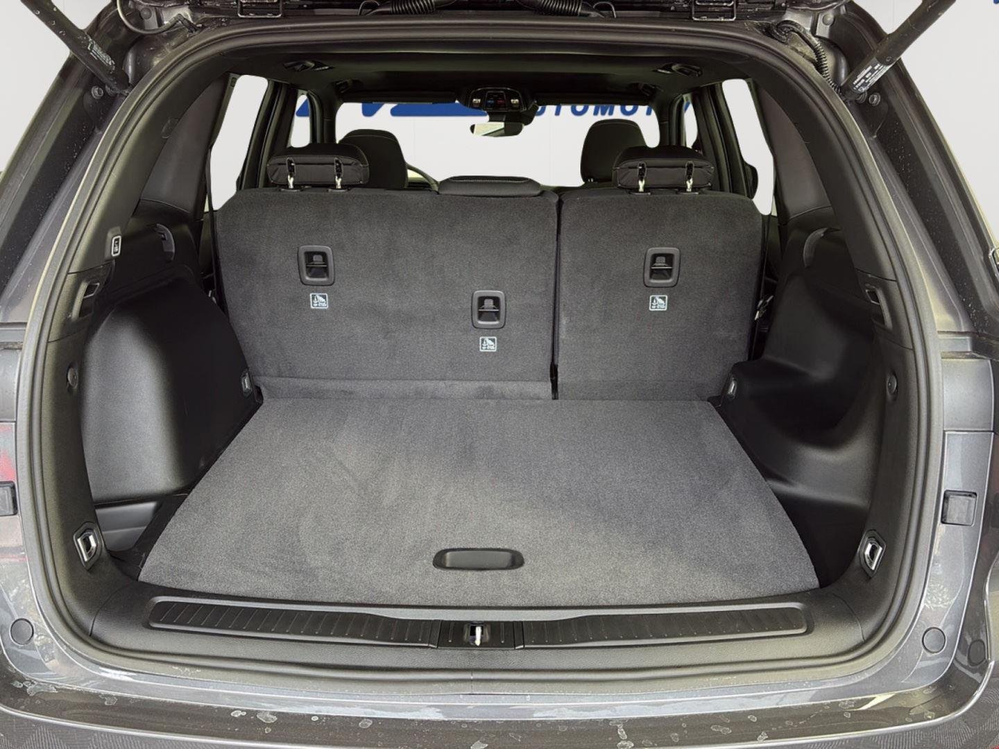 New 2026 Baltic Gray Metallic Clear-Coat Exterior Paint Jeep Laredo X image 7