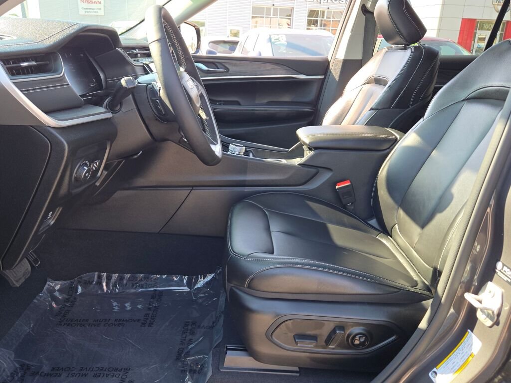 Used 2024 Gray Jeep Limited image 22