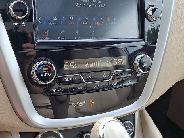 Used 2016 Red Nissan Platinum image 17