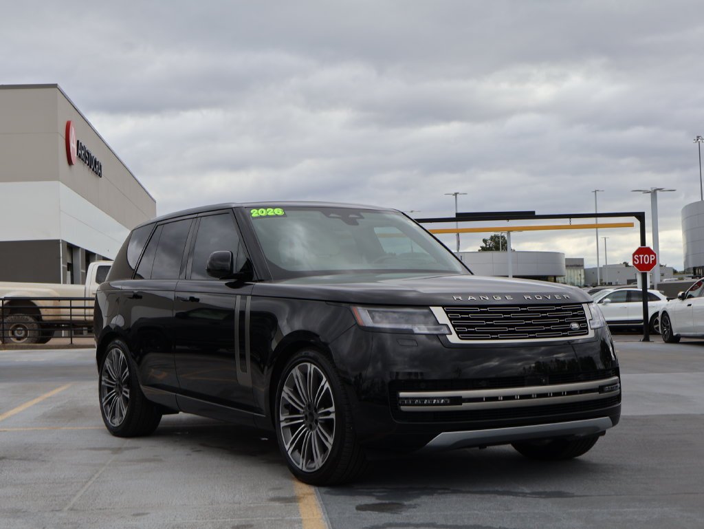 Used 2026 Santorini Black Metallic Land Rover SE image 3