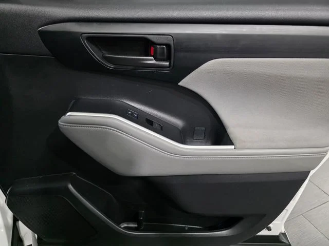 Used 2023 Beige Toyota L image 13