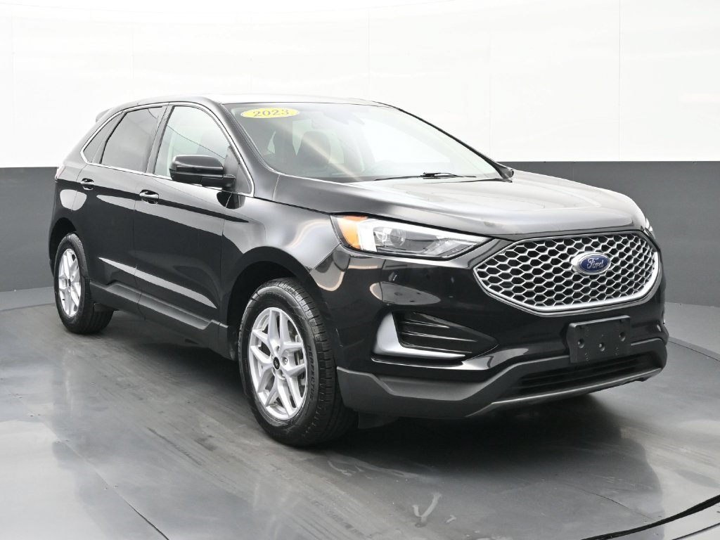 Used 2023 Black Ford SEL image 1