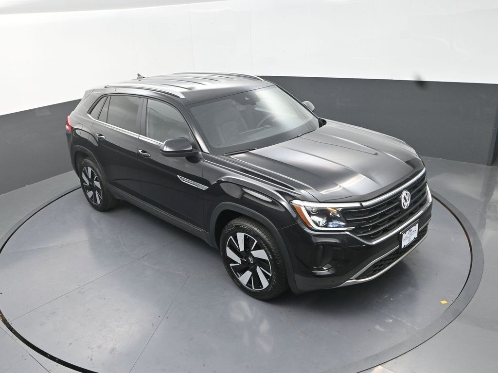 Used 2026  Volkswagen SE w/Technology image 14