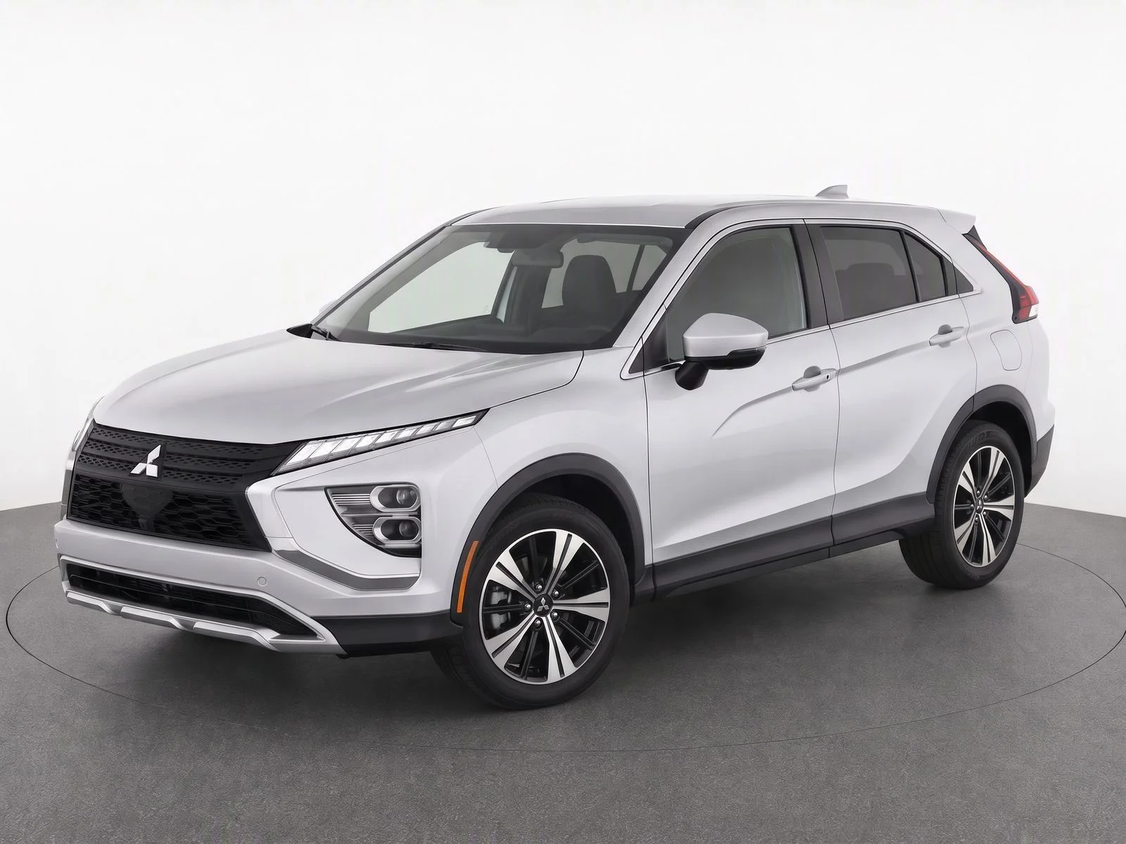 Used 2025 Alloy Silver Metallic Mitsubishi SE image 2