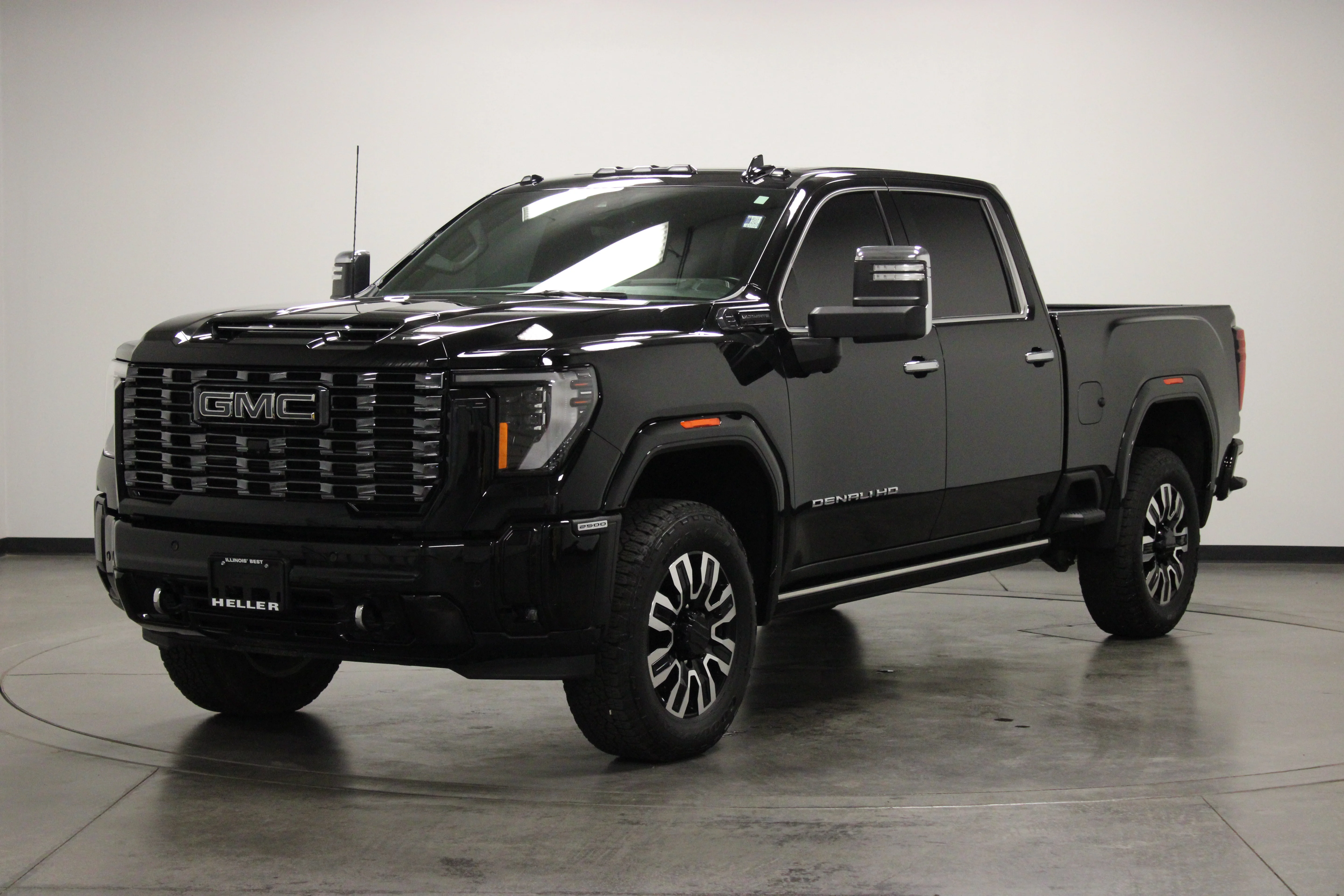 Used 2025 Onyx Black GMC Denali Ultimate image 4