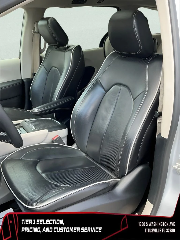 Used 2024 Silver Chrysler Limited image 20
