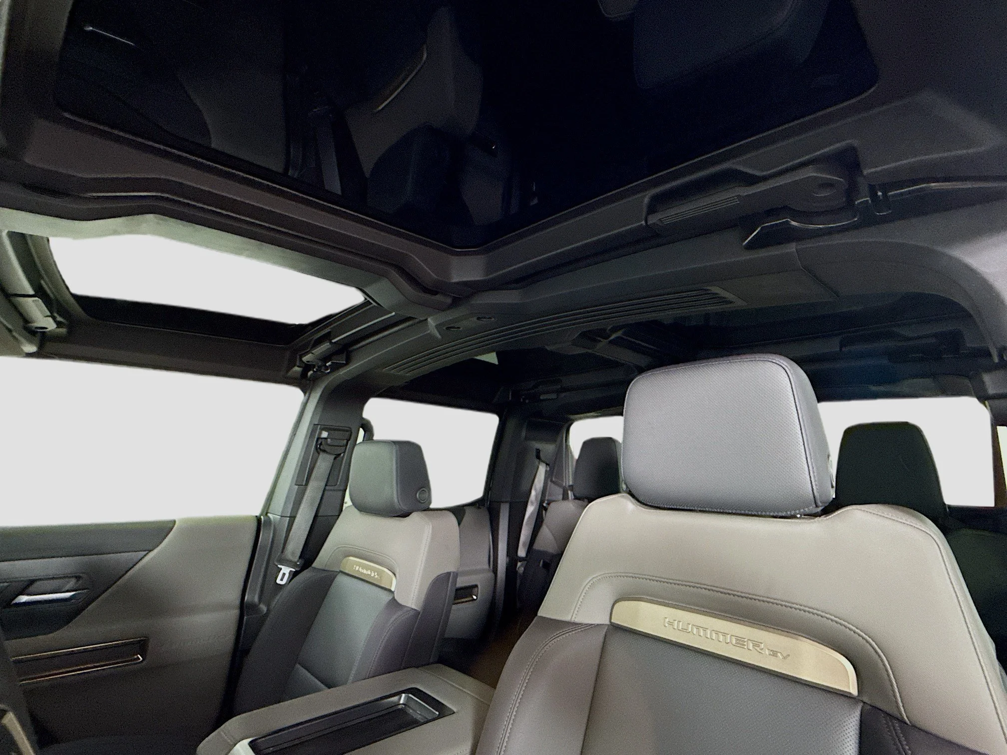 Used 2025 Interstellar White GMC 2X image 25