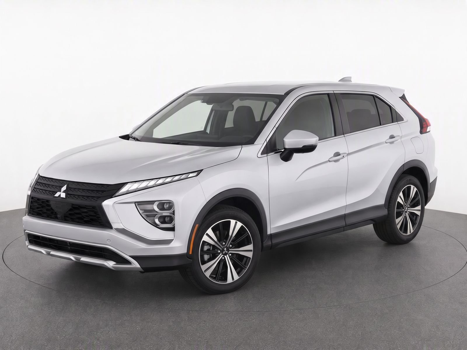 Used 2025 Alloy Silver Metallic Mitsubishi SE image 2