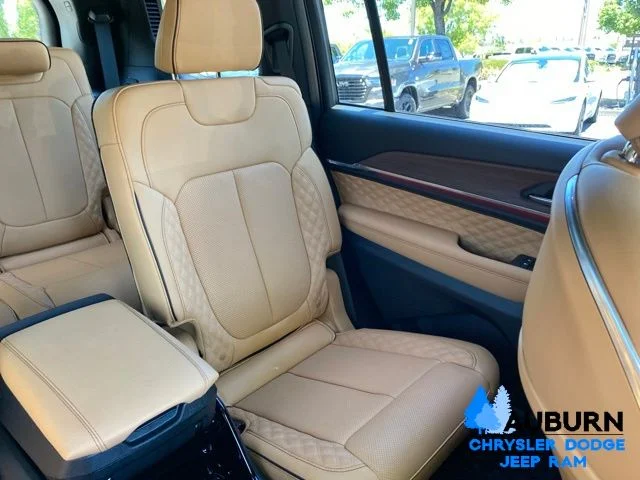 Used 2025 Gray Jeep Summit image 25