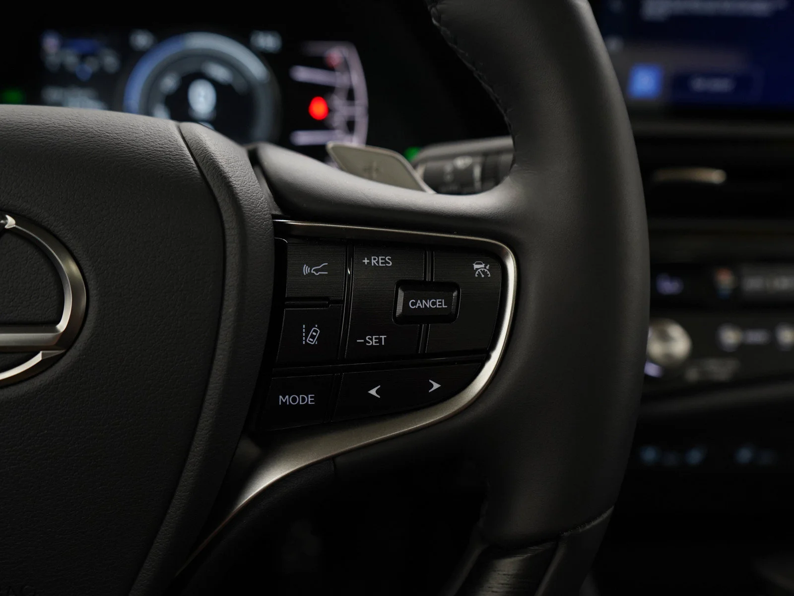 Used 2025 Obsidian Lexus 300h F SPORT Handling image 25