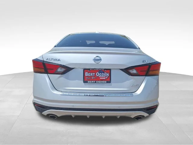 Used 2022 Silver Nissan 2.5 SV image 7