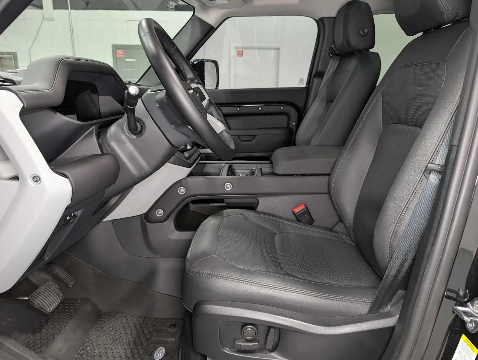 Used 2024 Pearl White satin exterior wrap Land Rover S image 4