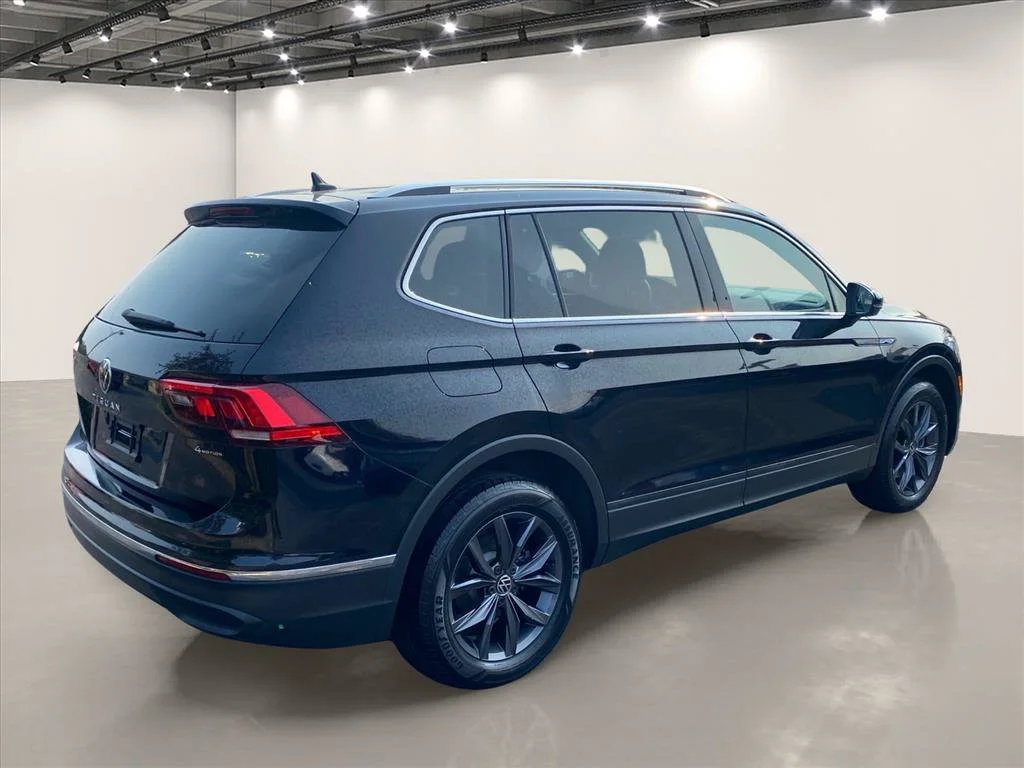Used 2022 Deep Black Pearl Volkswagen 2.0T SE image 7