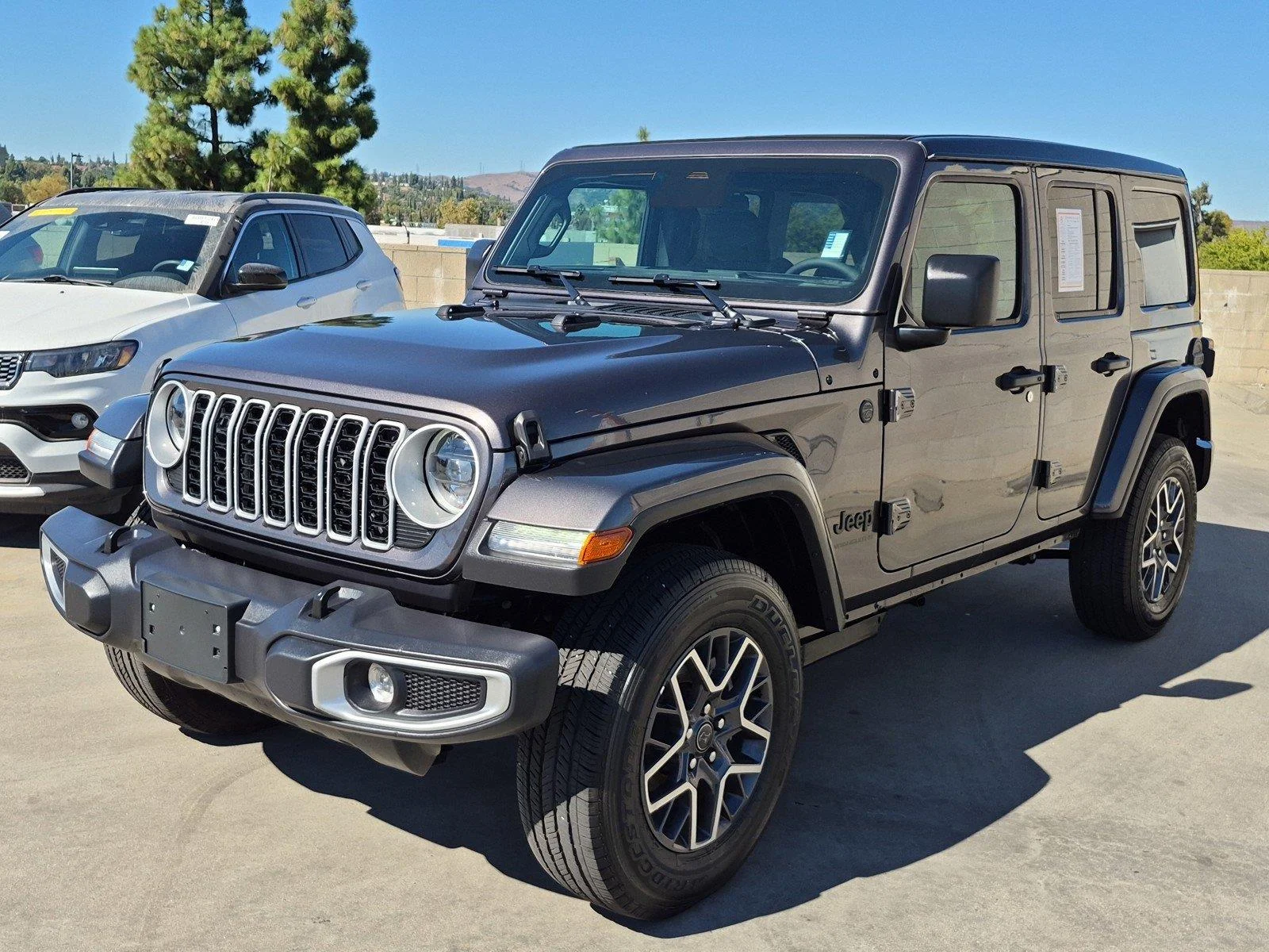 Certified Used 2026 Granite Crystal Metallic Clearcoat Jeep Sahara image 4
