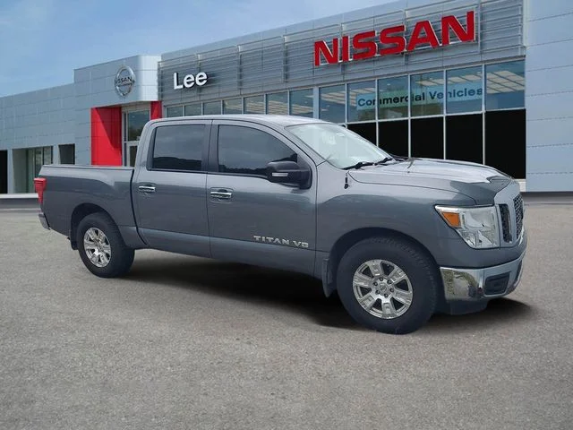 2018 Nissan Titan SV 4X2 Crew Cab's photo