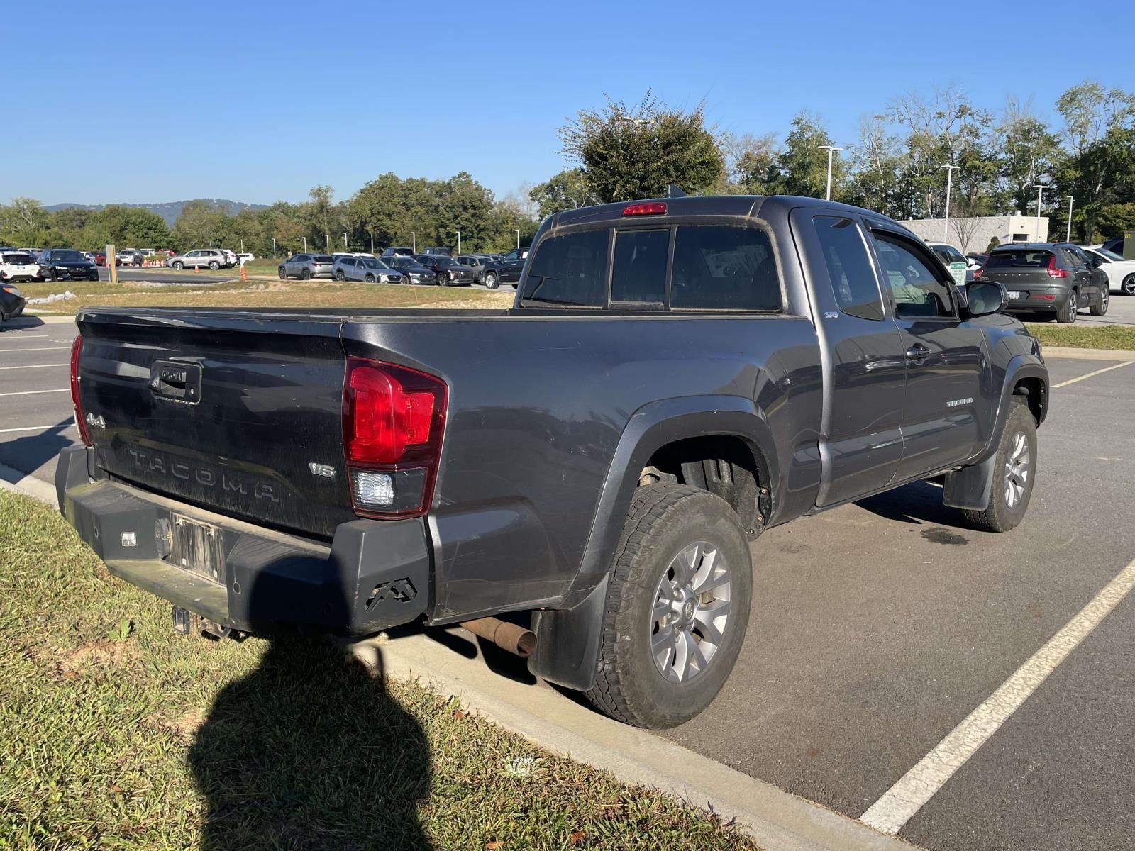 Used 2018 Magnetic Gray Metallic Toyota SR5 image 4
