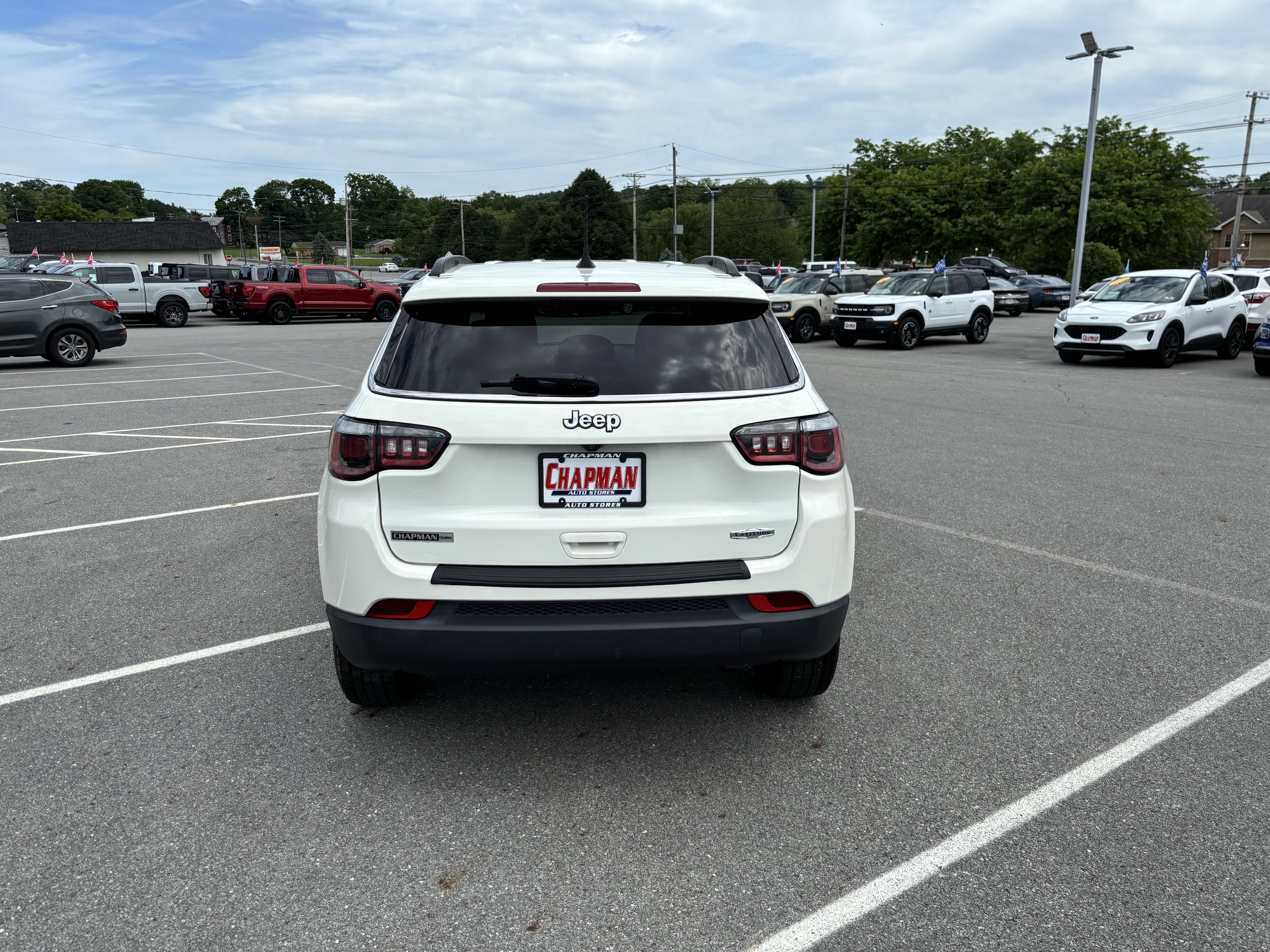 Used 2018 White Clearcoat Jeep Latitude image 6