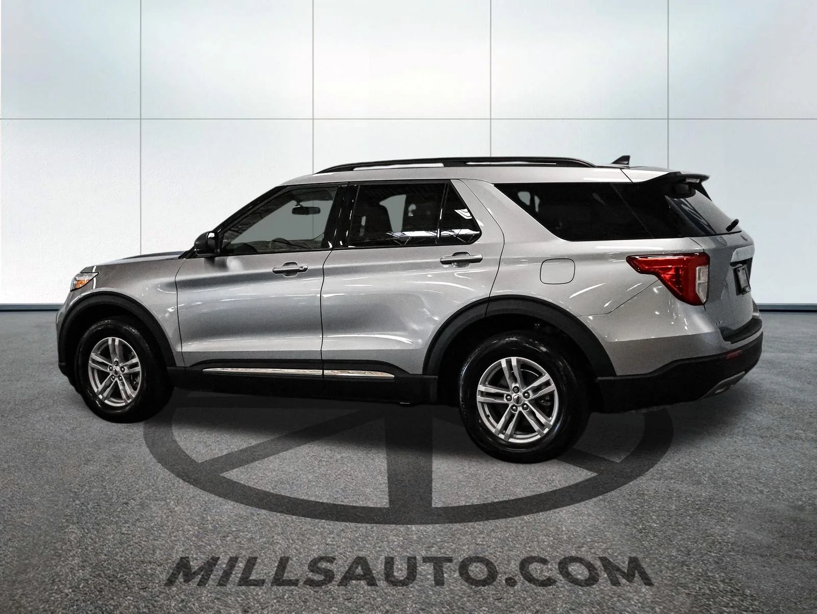 Certified Used 2024 Iconic Silver Metallic Ford XLT image 4