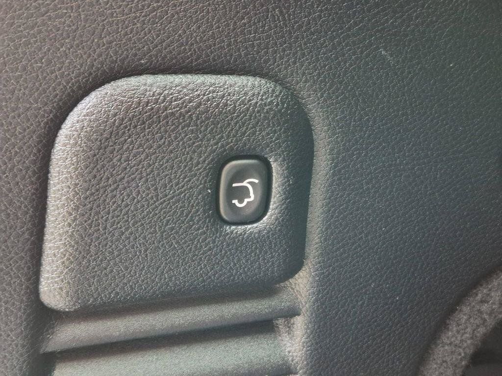 Used 2017 Black Jeep Overland image 9