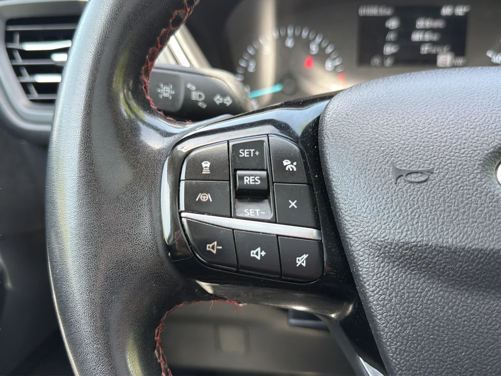 Used 2022 Red Ford SEL image 13