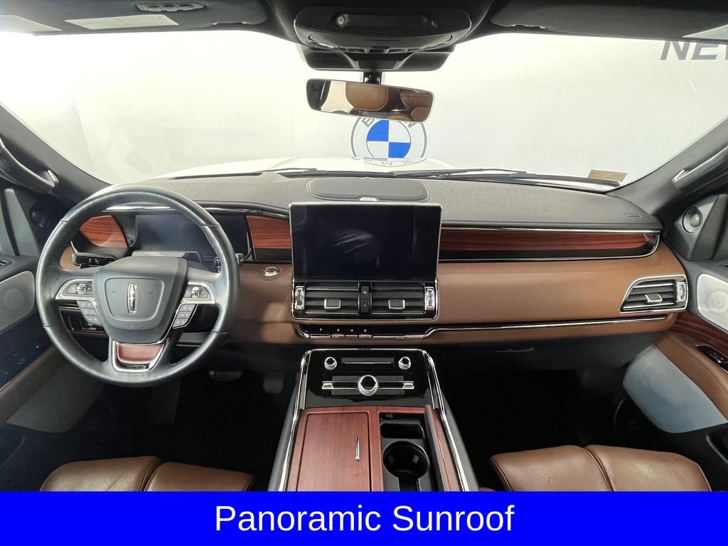 Used 2023 White Lincoln Reserve image 3