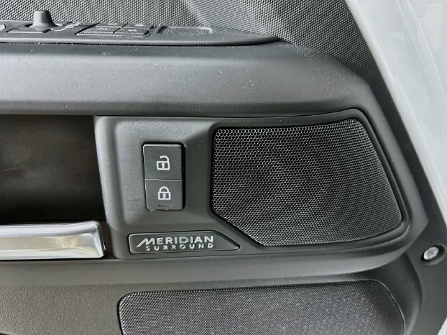 New 2026 White Land Rover X-Dynamic SE image 20