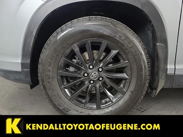 Used 2019 Silver Toyota XLE image 9