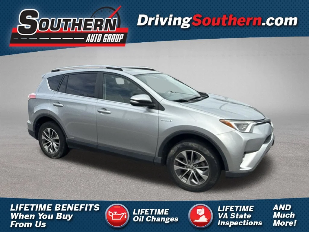 Used 2017 Silver Toyota XLE image 1
