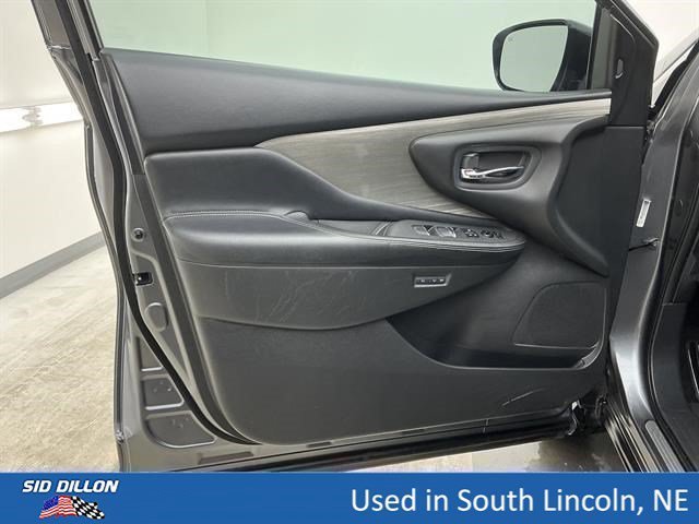 Used 2015 Gun Metallic Nissan SL image 16