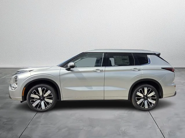 New 2026 Silver Mitsubishi SEL image 3