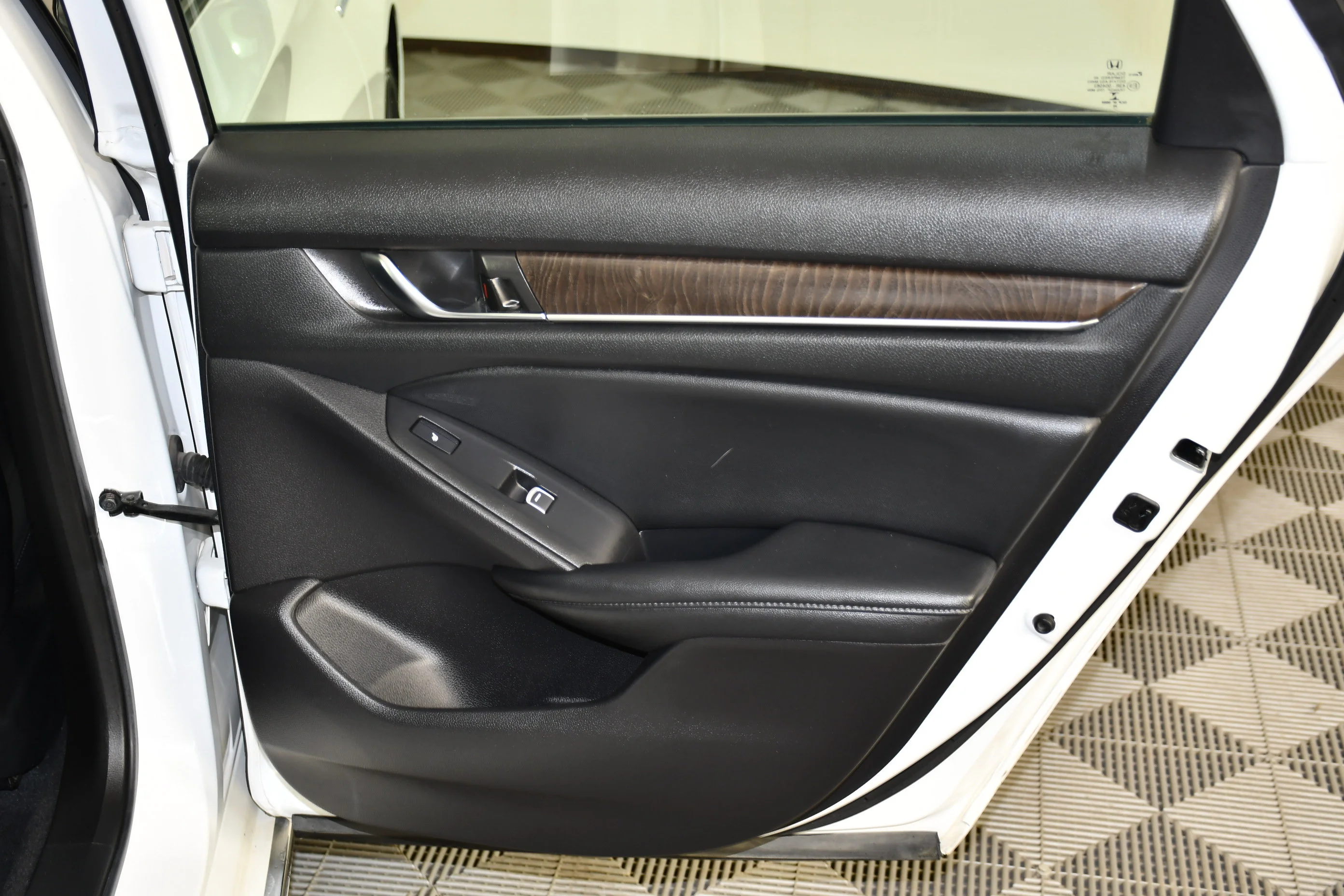 Used 2021 Platinum White Pearl Honda Touring image 35