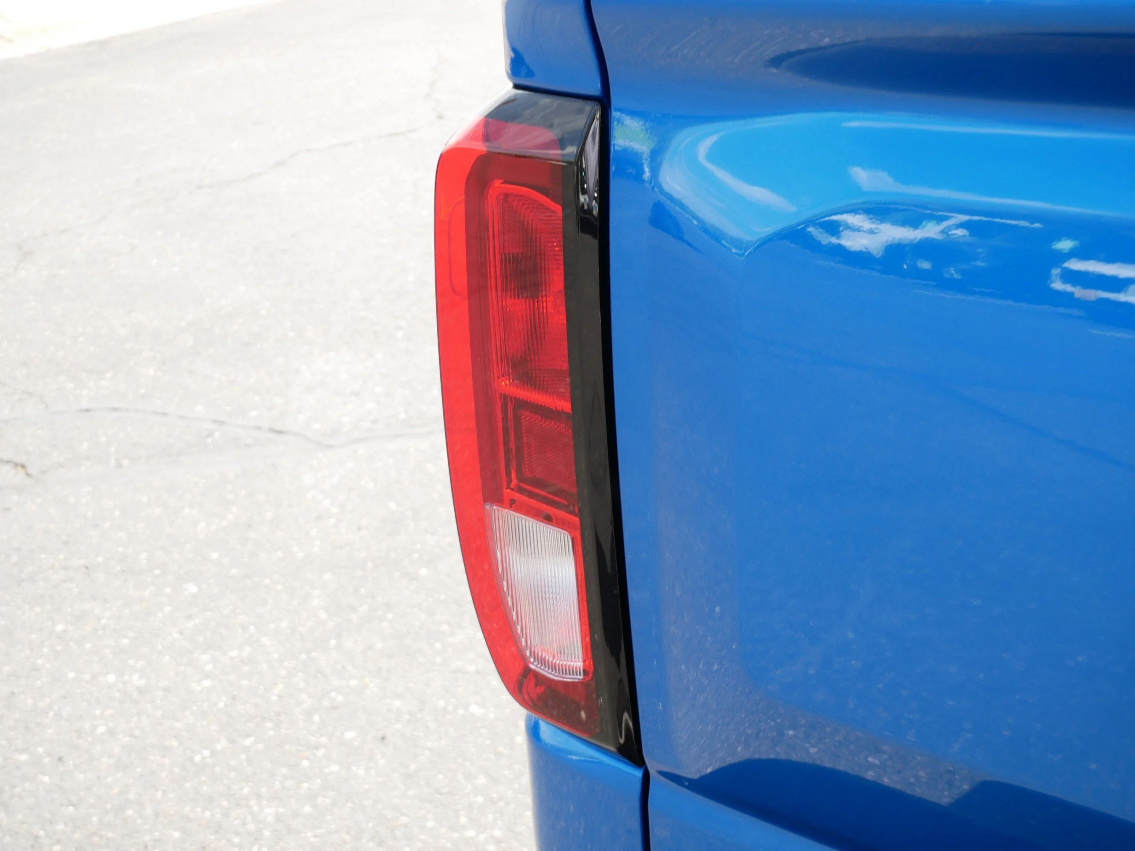 Used 2022 Dynamic Blue Metallic GMC Elevation image 17