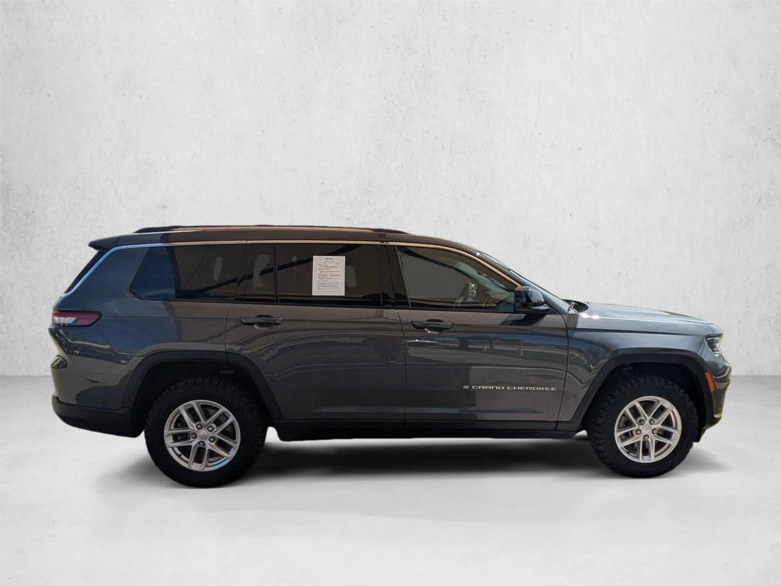 Used 2023 Baltic Gray Metallic Clearcoat Jeep Laredo image 4