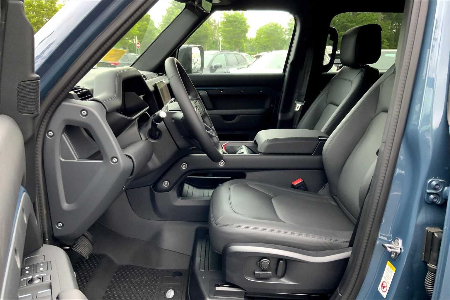 2025 Land Rover Defender S - Photo 11