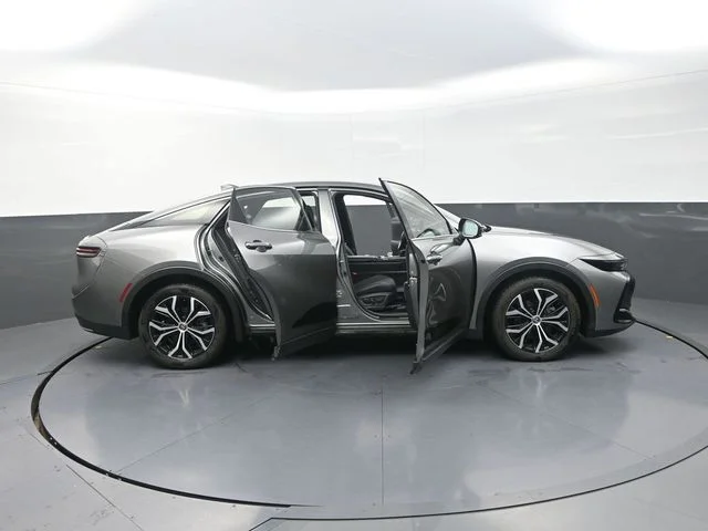 Used 2023  Toyota XLE image 44