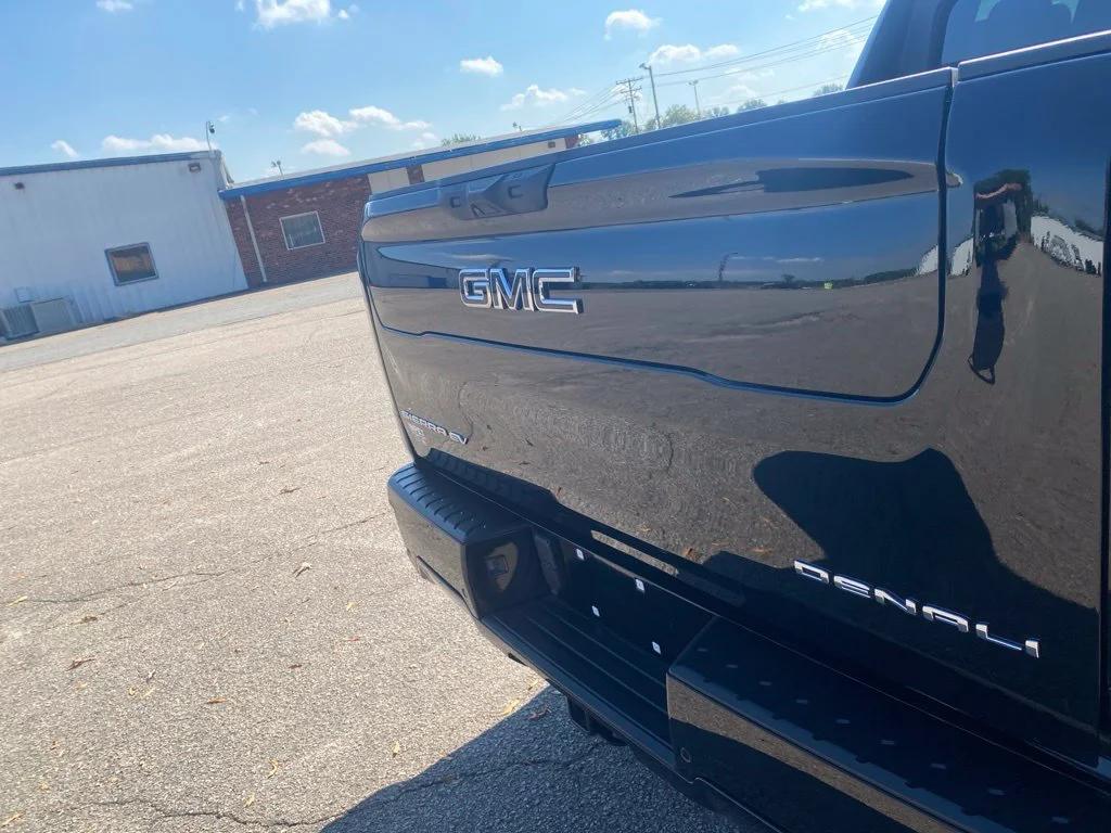 Used 2025 Onyx Black GMC Max Range Denali image 36