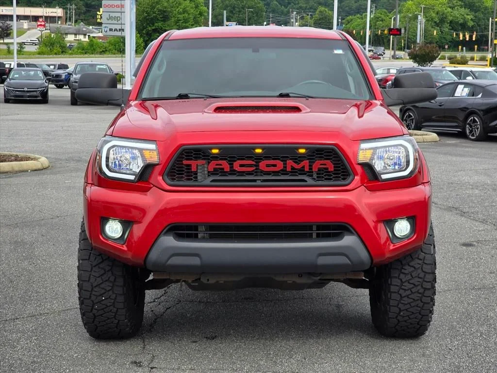 Used 2015 Red Toyota Base image 22