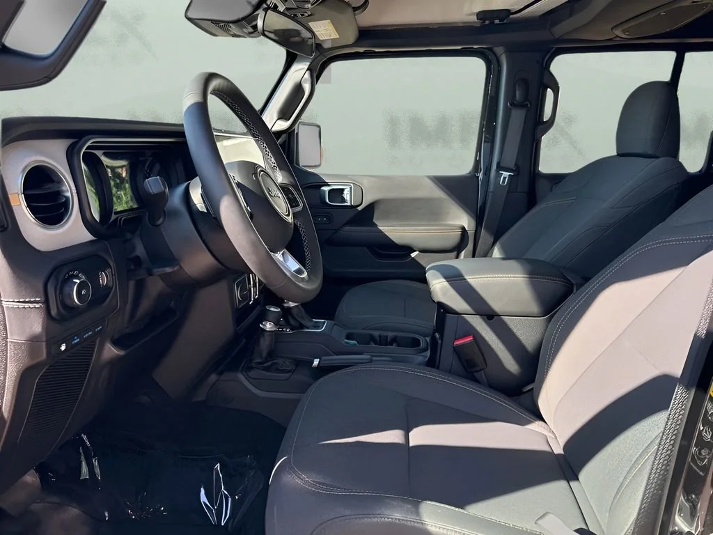 Used 2025 Black Jeep Sahara image 9